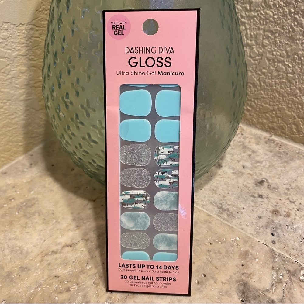 Dashing Diva Ultra shine gel manicure polish stick on nails teal accent full set